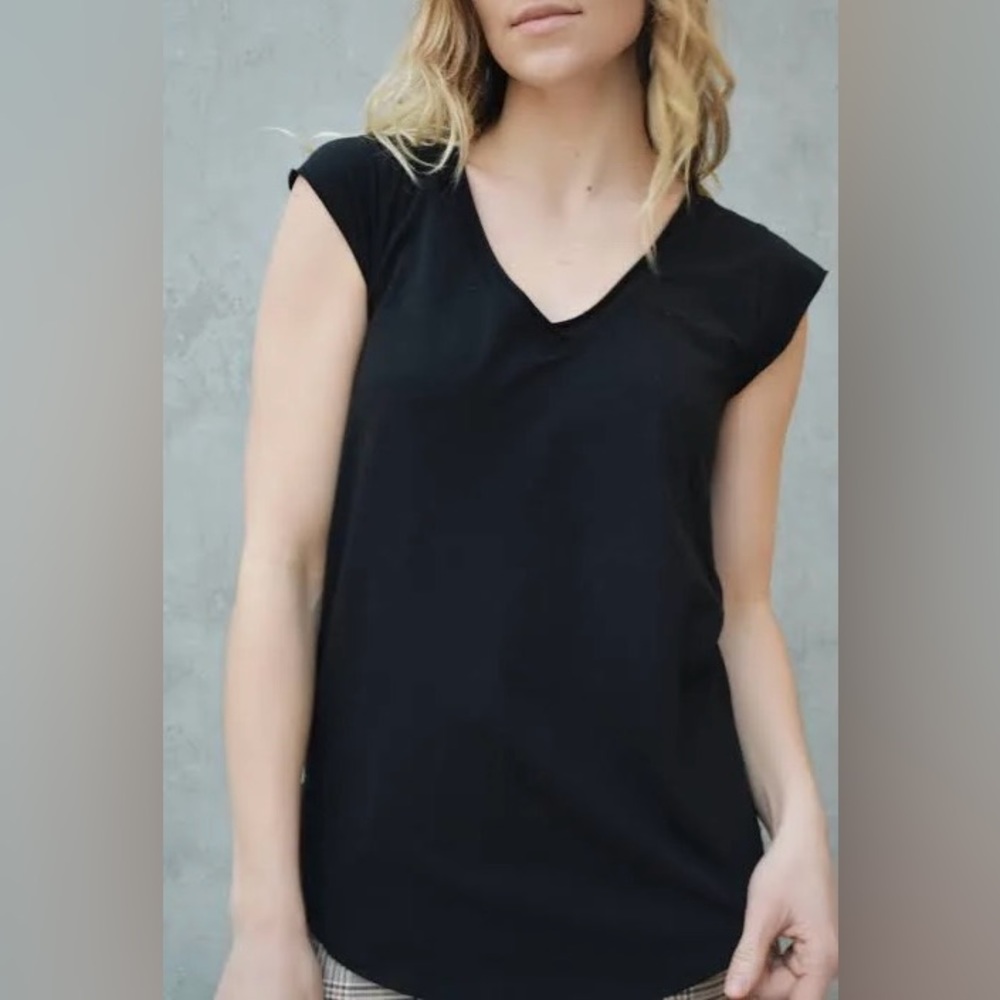 •new• MONO B Maeve V Tee
